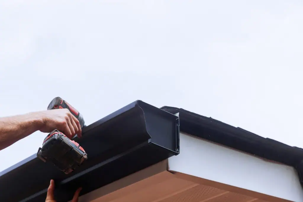 7 Biggest Signs to Replace Gutters Before It's Too Late