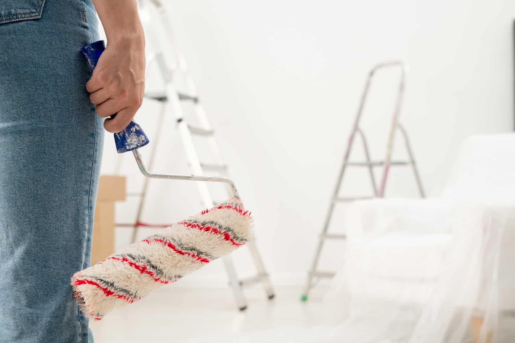 Is It Better to Spray or Roll Exterior Paint?